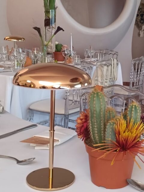 Une table élégante et raffinée, avec une superbe ambiance contemporaine. ✨
Lieu @palaisbulles